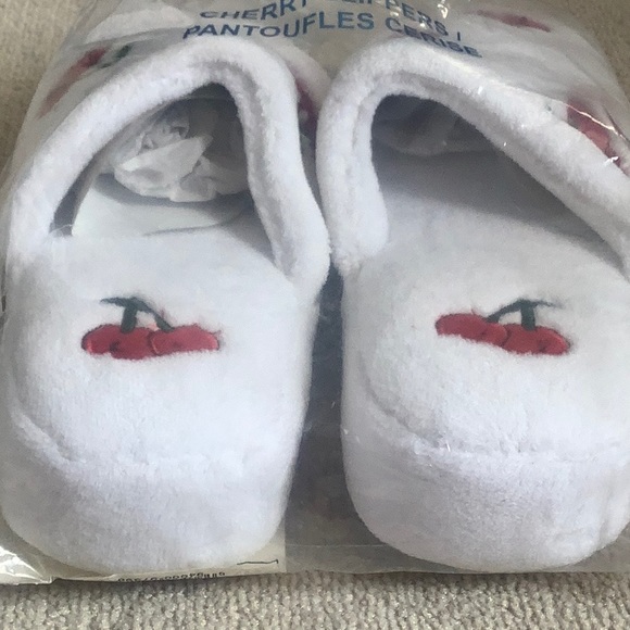 Slippers - Picture 3 of 5